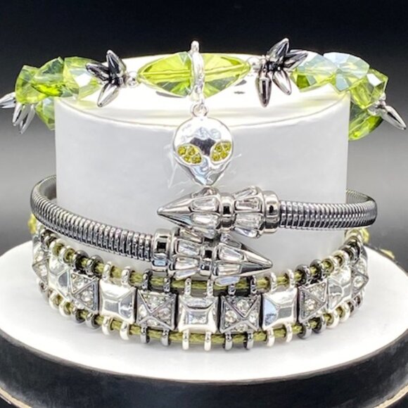 Always A Little Wicked ST53683 Halloween Stack 2025 Alien Charm - Picture 1 of 4